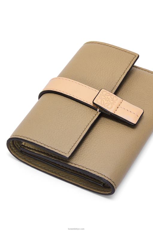Loewe yumuşak damarlı dana derisinden küçük dikey cüzdan 026001287 kadınlar enginar yeşili/tozlu bej