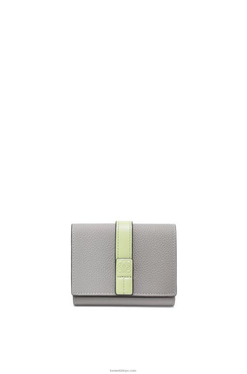 Loewe yumuşak damarlı dana derisinden üç katlı cüzdan 026001250 kadınlar inci grisi/açık soluk yeşil