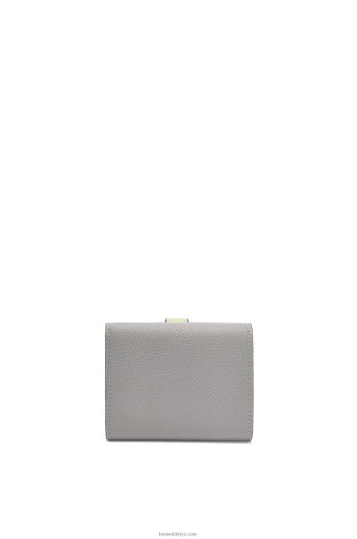 Loewe yumuşak damarlı dana derisinden üç katlı cüzdan 026001250 kadınlar inci grisi/açık soluk yeşil