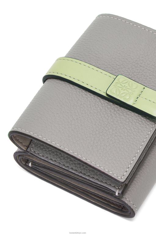Loewe yumuşak damarlı dana derisinden üç katlı cüzdan 026001250 kadınlar inci grisi/açık soluk yeşil