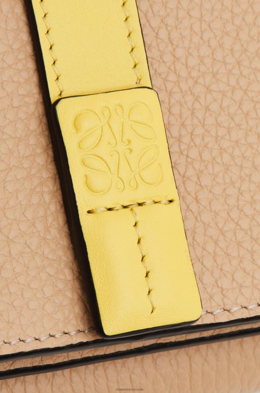 Loewe yumuşak damarlı dana derisinden üç katlı cüzdan 026001285 kadınlar tereyağı/soluk limon