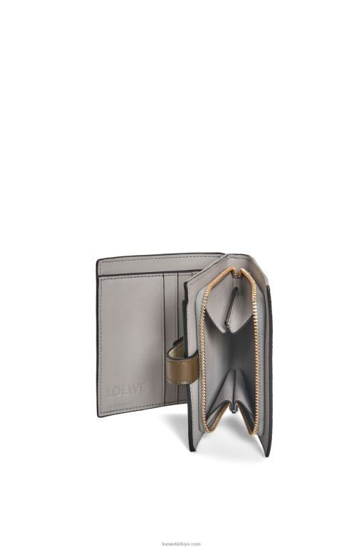 Loewe yumuşak taneli dana derisinden kompakt fermuarlı cüzdan 026001211 kadınlar adaçayı yeşili/koyu haki yeşili