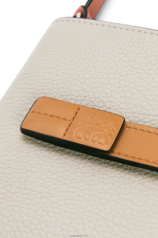 Loewe yumuşak taneli dana derisinden kompakt fermuarlı cüzdan 026001222 kadınlar hafif yulaf/bal