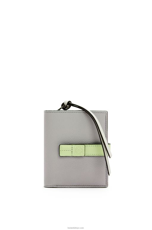 Loewe yumuşak taneli dana derisinden kompakt fermuarlı cüzdan 026001253 kadınlar inci grisi/açık soluk yeşil
