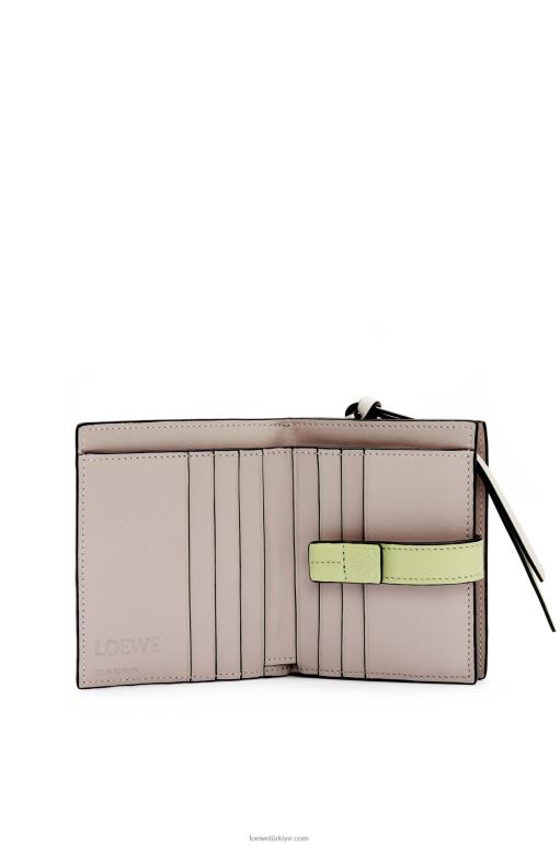 Loewe yumuşak taneli dana derisinden kompakt fermuarlı cüzdan 026001253 kadınlar inci grisi/açık soluk yeşil