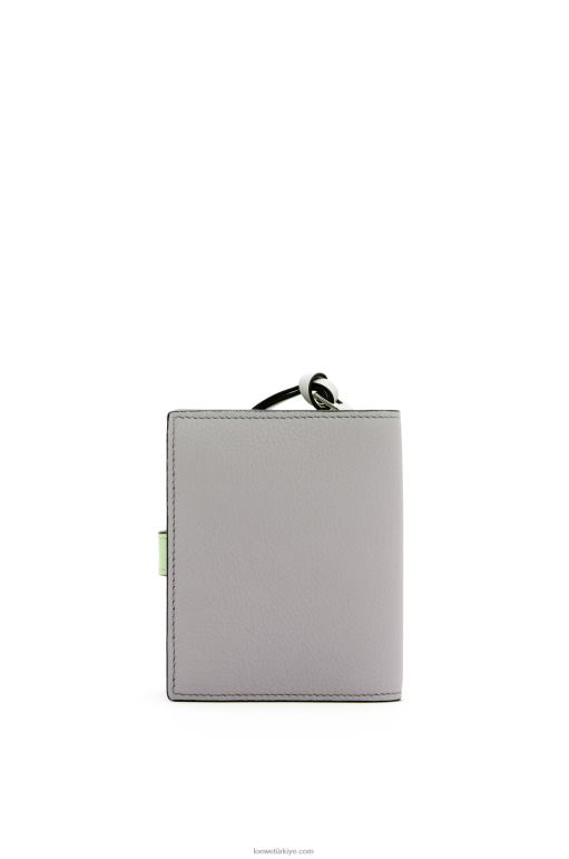 Loewe yumuşak taneli dana derisinden kompakt fermuarlı cüzdan 026001253 kadınlar inci grisi/açık soluk yeşil