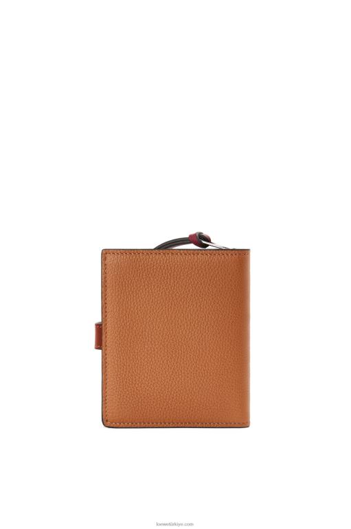 Loewe yumuşak taneli dana derisinden kompakt fermuarlı cüzdan 026001257 kadınlar hafif karamel/ceviz