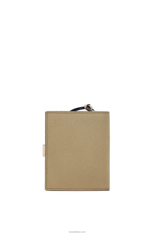 Loewe yumuşak taneli dana derisinden kompakt fermuarlı cüzdan 026001288 kadınlar enginar yeşili/tozlu bej