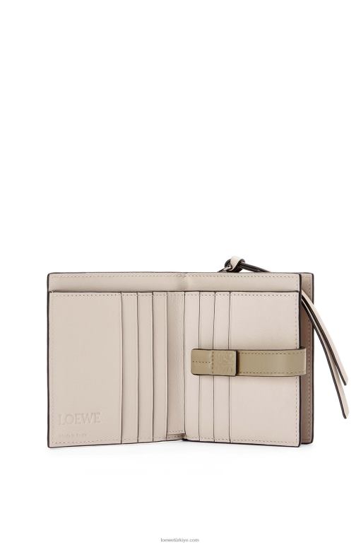 Loewe yumuşak taneli dana derisinden kompakt fermuarlı cüzdan 026001308 kadınlar sarı/kil yeşili