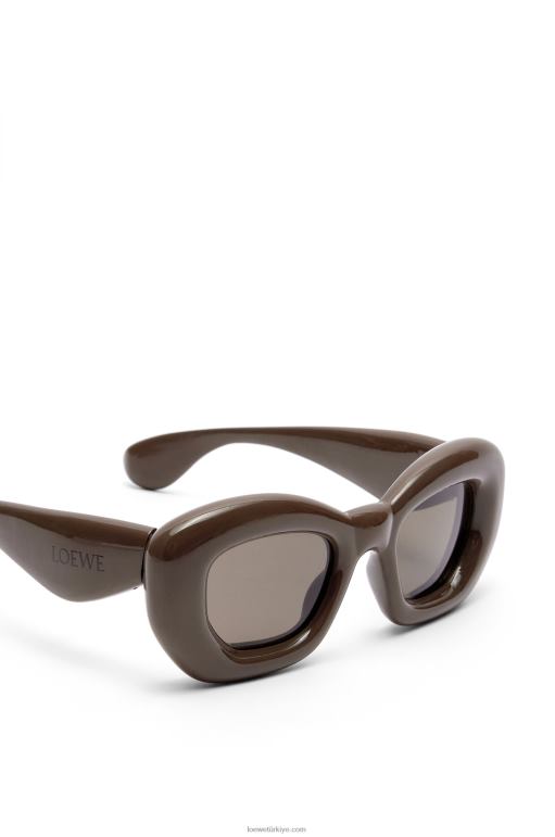 Loewe naylondan şişirilmiş kelebek güneş gözlüğü 026001452 kadınlar koyu kahverengi fw23