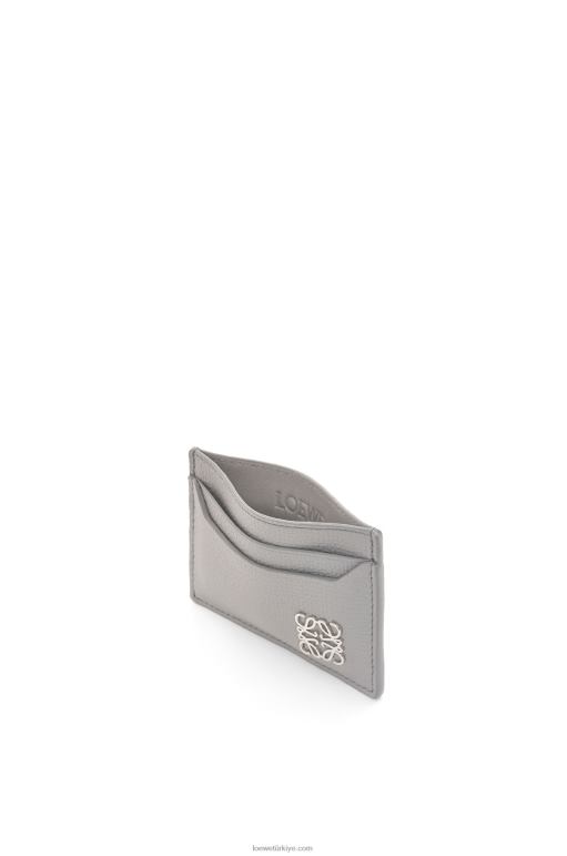 Loewe çakıl taneli dana derisinde anagram düz kartlık 026001322 kadınlar inci grisi