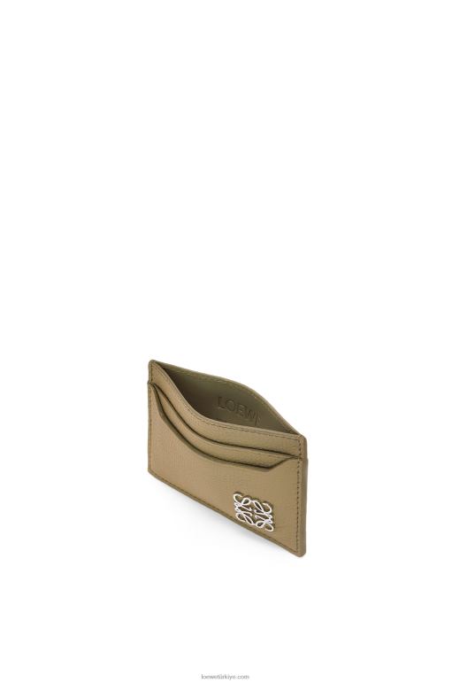 Loewe çakıl taneli dana derisinde anagram düz kartlık 026001371 kadınlar enginar yeşili