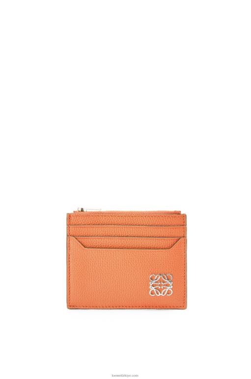 Loewe çakıl taneli dana derisinde anagram kare fermuarlı kartlık 026001399 kadınlar mercan resifi