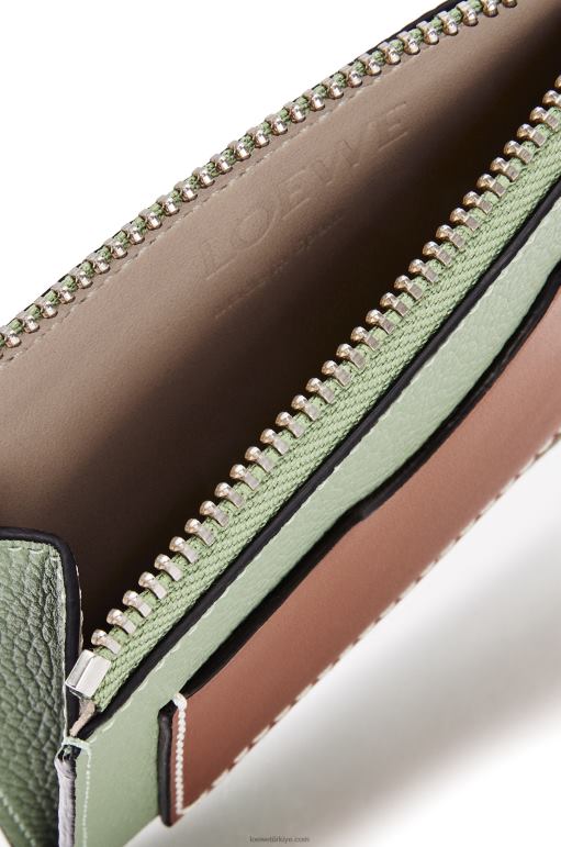 Loewe yumuşak damarlı dana derisinden büyük jetonlu kartlık 026001354 kadınlar biberiye/tan