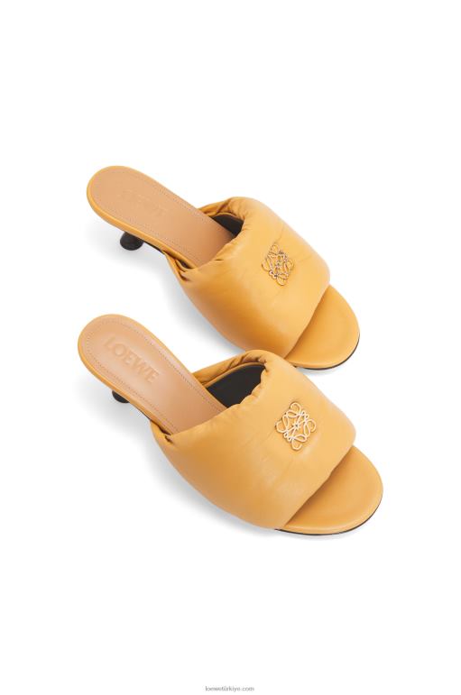 Loewe anagram kuzu postu yastıklı katır 02600753 kadınlar çöl