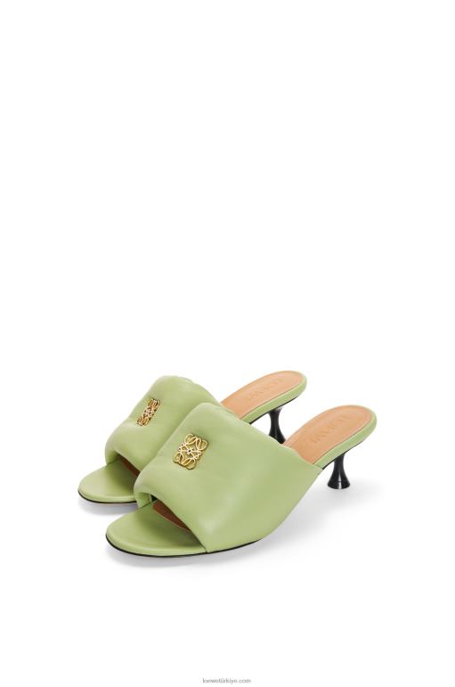 Loewe anagram kuzu postu yastıklı katır 02600754 kadınlar soluk yeşil