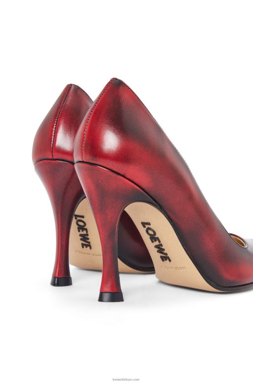 Loewe dana derisinde komik klasik pompa 02600750 kadınlar antoryum kırmızısı/siyah