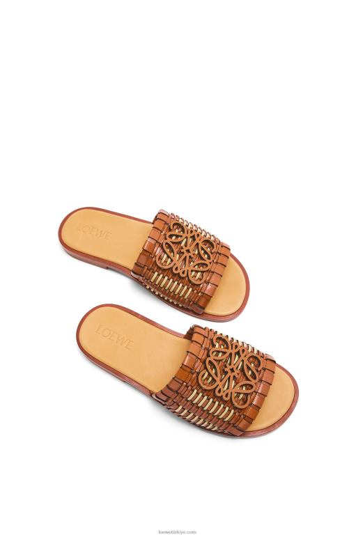 Loewe dana derisinden dokunmuş anagram kaydırağı 02600702 kadınlar ten rengi/doğal