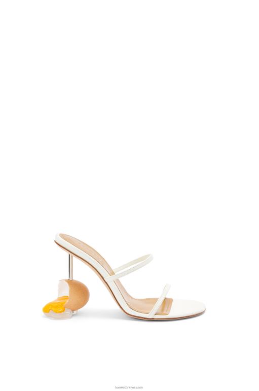 Loewe keçi derisinden kırık yumurtalı sandalet 02600715 kadınlar beyaz/doğal