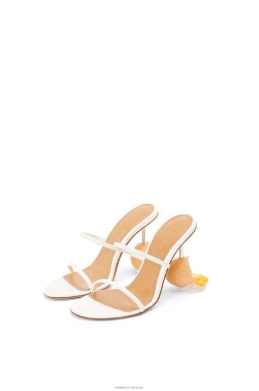 Loewe keçi derisinden kırık yumurtalı sandalet 02600715 kadınlar beyaz/doğal