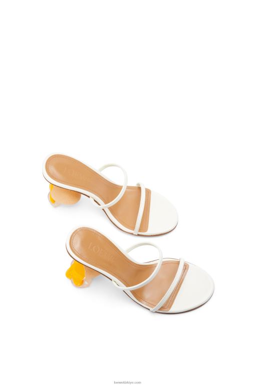Loewe keçi derisinden kırık yumurtalı sandalet 02600715 kadınlar beyaz/doğal