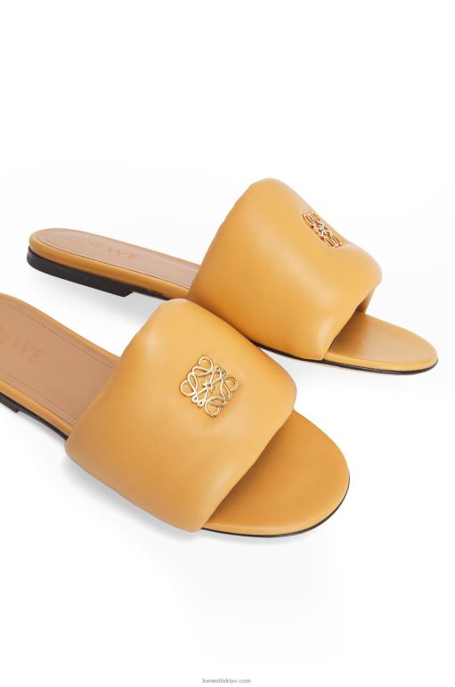 Loewe kuzu derisinden anagram yastıklı kaydırak 02600684 kadınlar çöl
