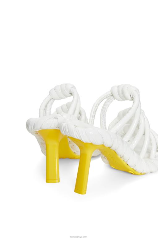 Loewe kuzu derisinden petal düğüm sandalet 02600705 kadınlar Beyaz sarı
