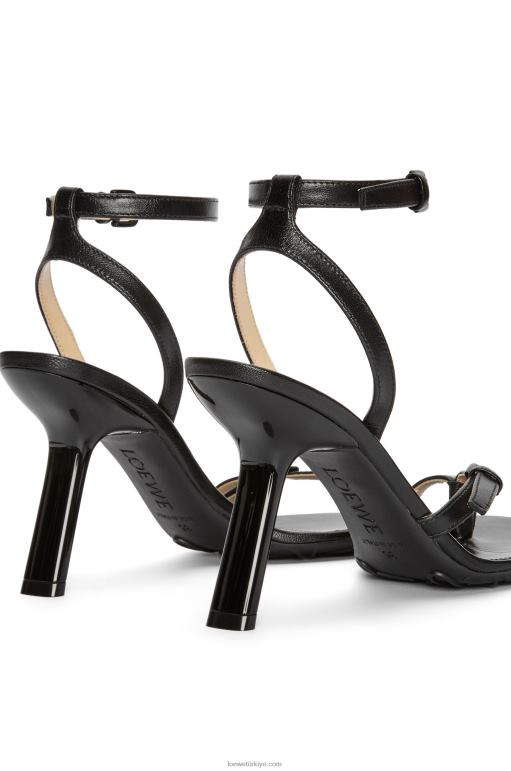 Loewe kuzu derisinden petal stiletto sandalet 02600671 kadınlar siyah