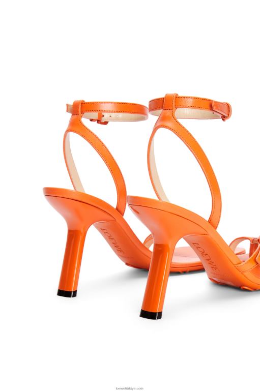 Loewe kuzu derisinden petal stiletto sandalet 02600674 kadınlar turuncu