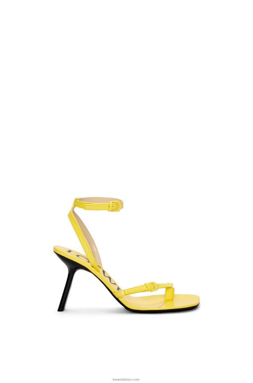 Loewe kuzu derisinden petal stiletto sandalet 02600678 kadınlar akasya sarısı