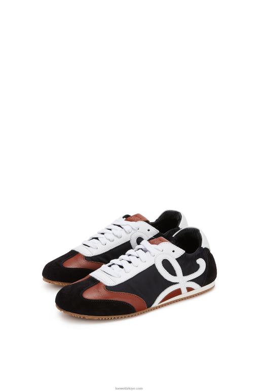 Loewe deri ve naylon bale koşucusu 02600669 kadınlar siyah beyaz