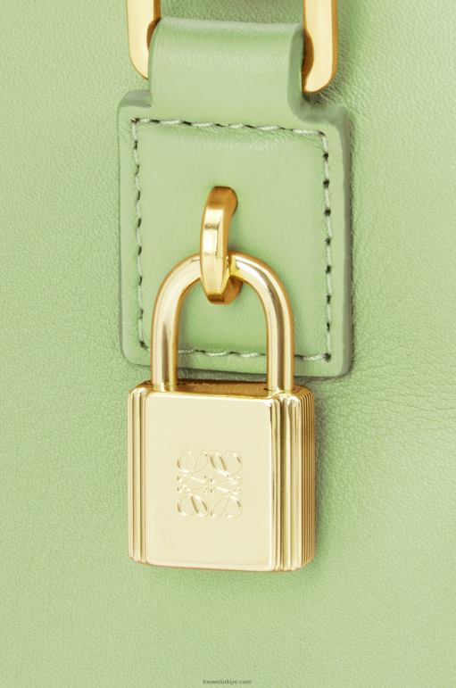 Loewe Nappa dana derisinden amazona 16 kare çanta 02600137 kadınlar açık soluk yeşil