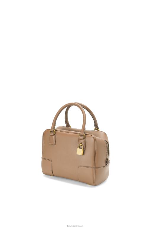 Loewe Nappa dana derisinden amazona 19 kare çanta 02600170 kadınlar vizon rengi