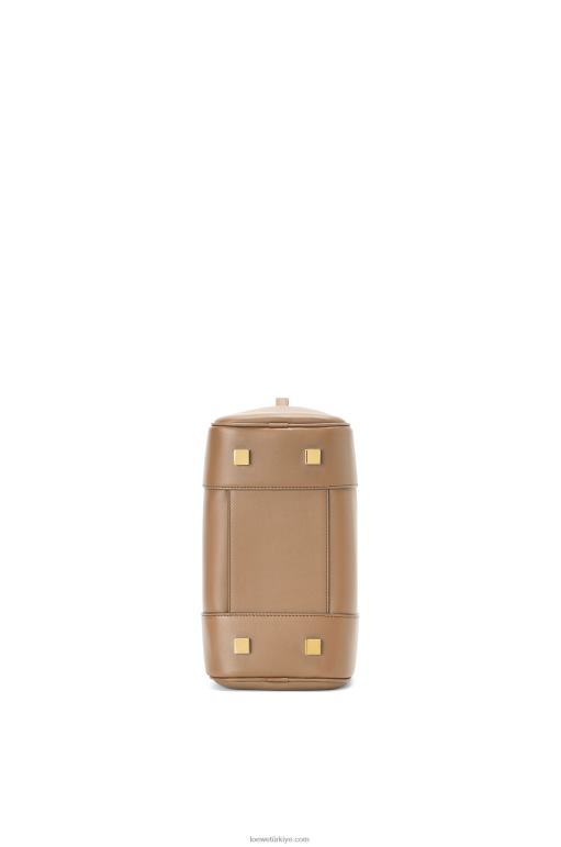 Loewe Nappa dana derisinden amazona 19 kare çanta 02600170 kadınlar vizon rengi