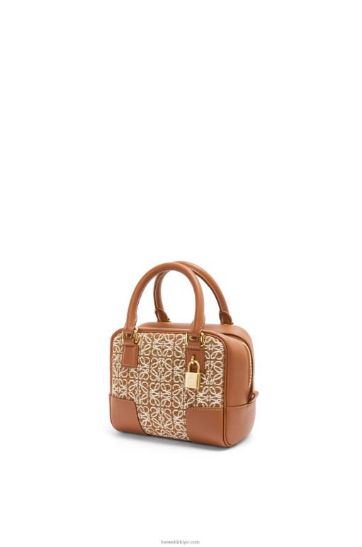 Loewe anagram jakar ve dana derisinden amazona 16 kare çanta 02600163 kadınlar bronzluk / ceviz