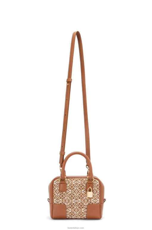 Loewe anagram jakar ve dana derisinden amazona 16 kare çanta 02600163 kadınlar bronzluk / ceviz