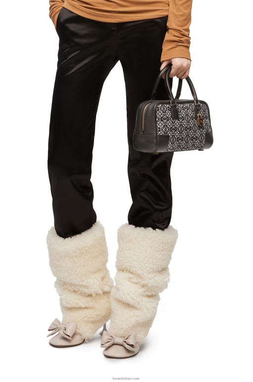 Loewe anagram jakarlı ve dana derisinde amazona 23 02600150 kadınlar lacivert/siyah