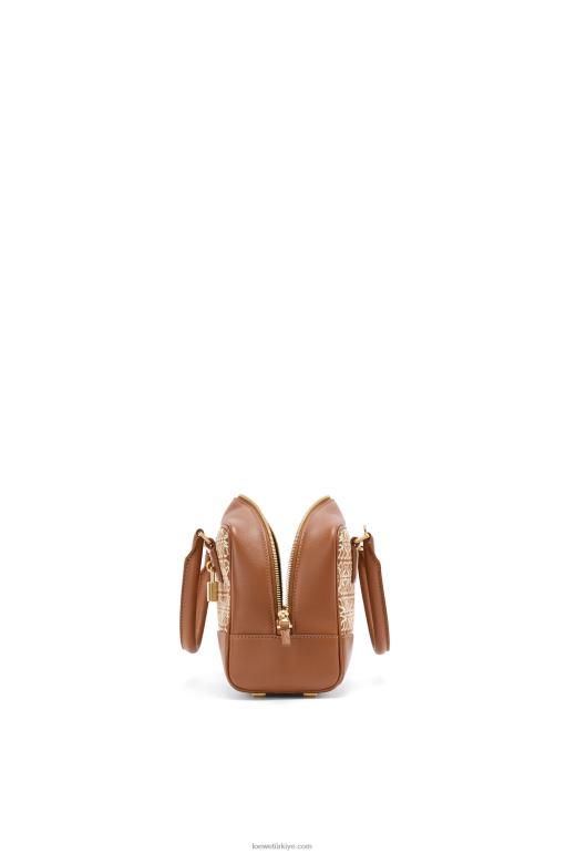 Loewe anagram jakarlı ve dana derisinde amazona 23 02600162 kadınlar bronzluk / ceviz