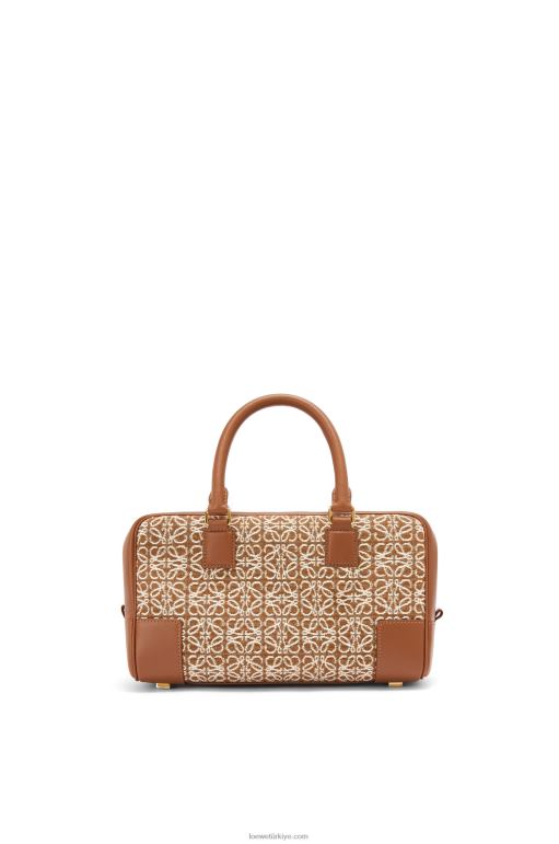 Loewe anagram jakarlı ve dana derisinde amazona 23 02600162 kadınlar bronzluk / ceviz
