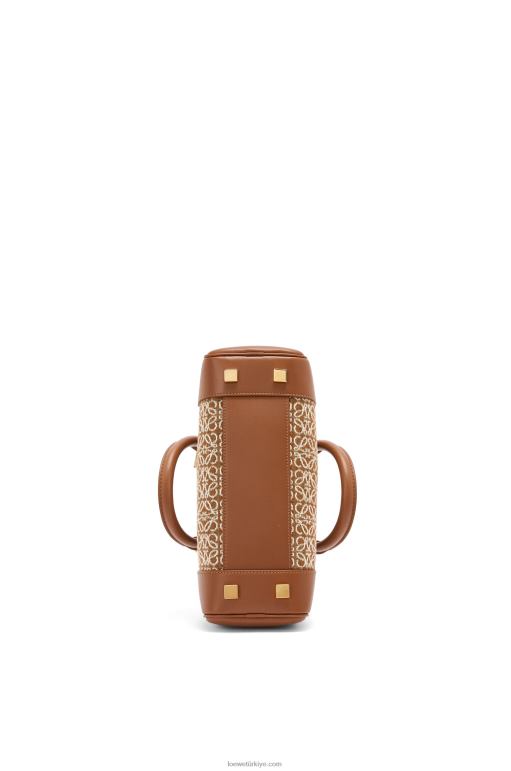 Loewe anagram jakarlı ve dana derisinde amazona 23 02600162 kadınlar bronzluk / ceviz