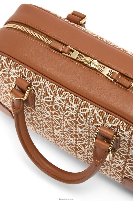 Loewe anagram jakarlı ve dana derisinde amazona 23 02600162 kadınlar bronzluk / ceviz