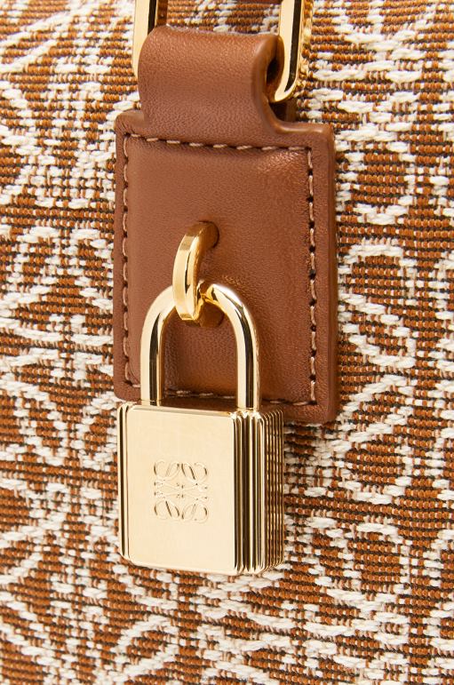 Loewe anagram jakarlı ve dana derisinde amazona 23 02600162 kadınlar bronzluk / ceviz