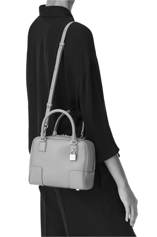 Loewe yumuşak damarlı dana derisinden amazona 19 kare çanta 02600152 kadınlar açık beyaz