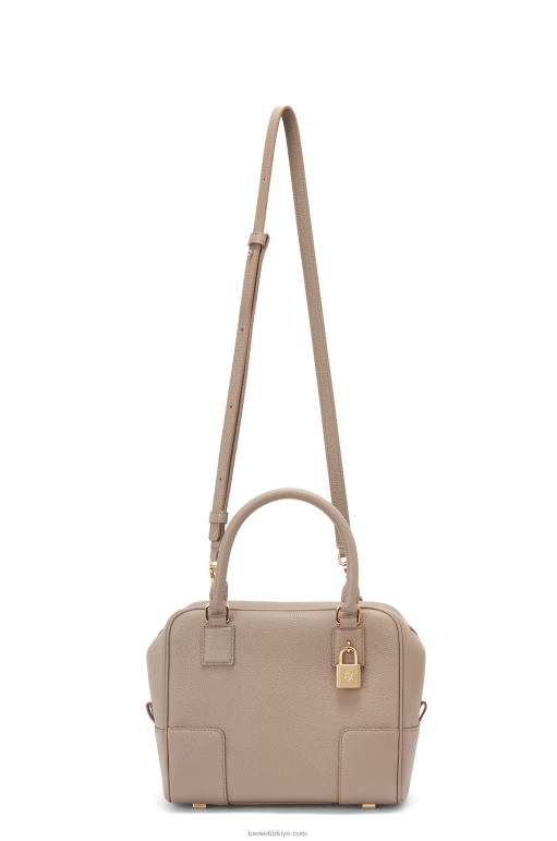Loewe yumuşak damarlı dana derisinden amazona 19 kare çanta 02600155 kadınlar kum