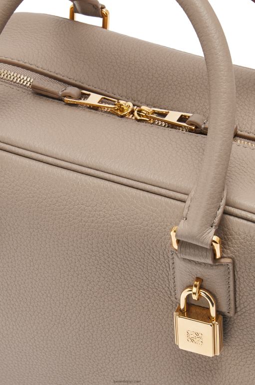 Loewe yumuşak damarlı dana derisinden amazona 19 kare çanta 02600155 kadınlar kum