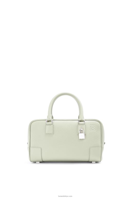 Loewe yumuşak damarlı dana derisinden amazona 23 çantası 02600135 kadınlar hafif seladonlar