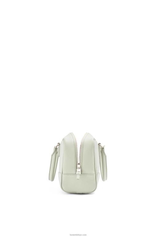 Loewe yumuşak damarlı dana derisinden amazona 23 çantası 02600135 kadınlar hafif seladonlar