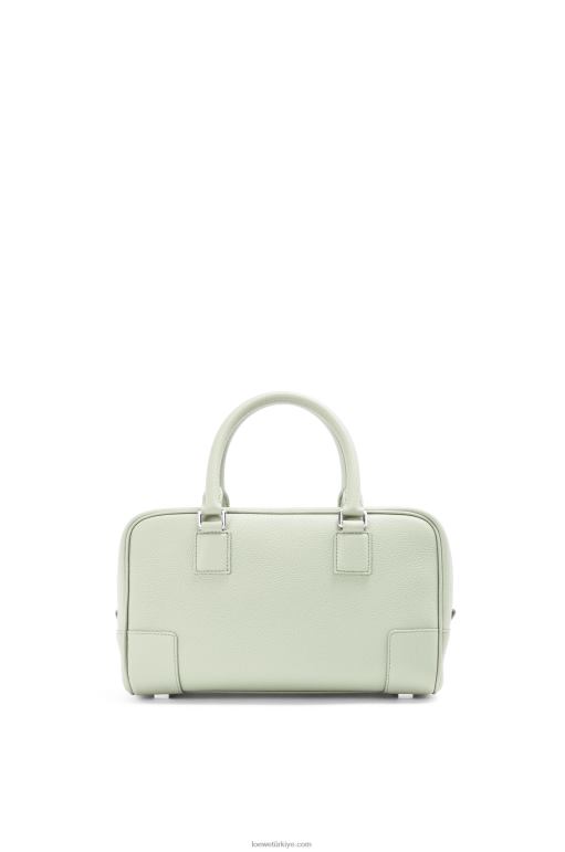 Loewe yumuşak damarlı dana derisinden amazona 23 çantası 02600135 kadınlar hafif seladonlar