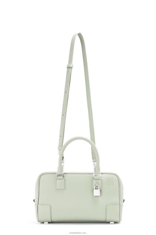 Loewe yumuşak damarlı dana derisinden amazona 23 çantası 02600135 kadınlar hafif seladonlar