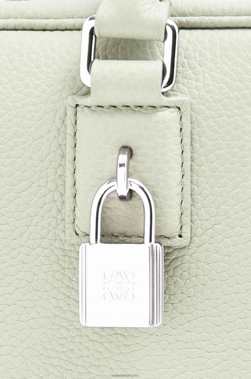 Loewe yumuşak damarlı dana derisinden amazona 23 çantası 02600135 kadınlar hafif seladonlar